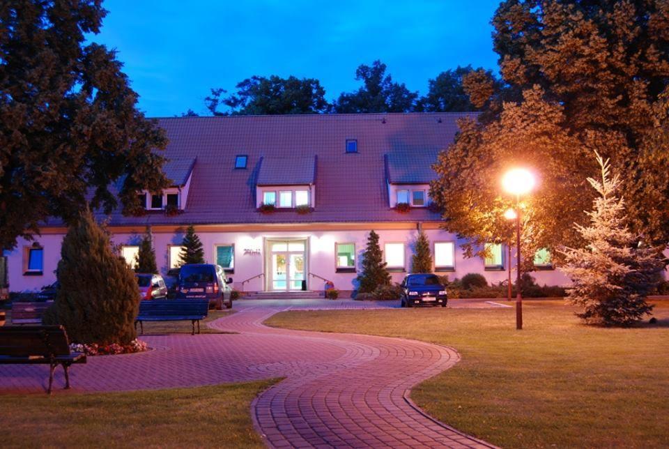 Chrobry Hotel Szprotawa Esterno foto