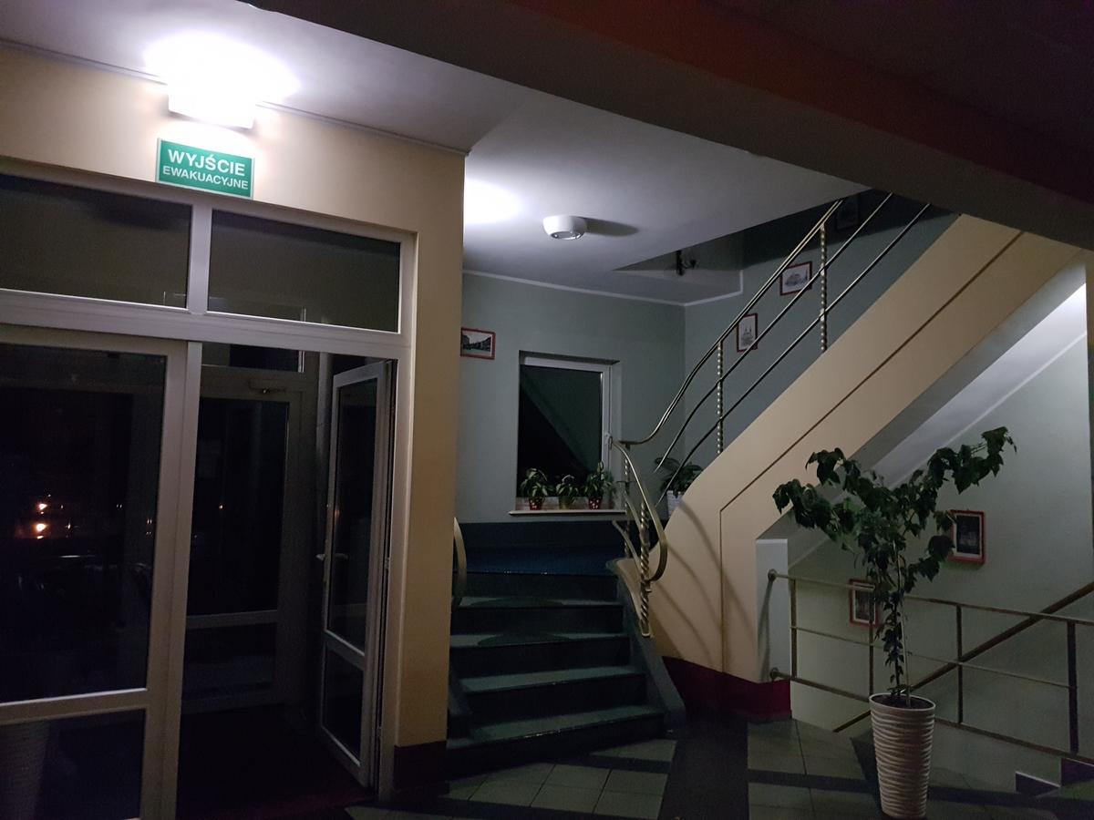 Chrobry Hotel Szprotawa Esterno foto