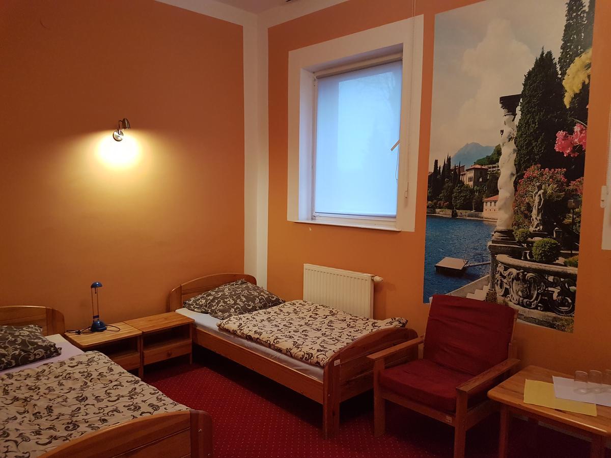 Chrobry Hotel Szprotawa Esterno foto