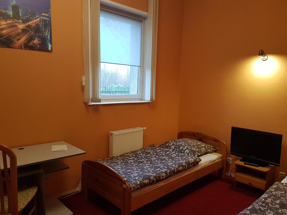 Chrobry Hotel Szprotawa Esterno foto