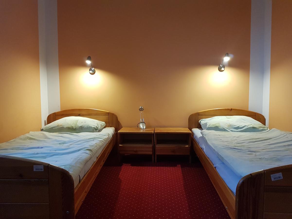 Chrobry Hotel Szprotawa Esterno foto